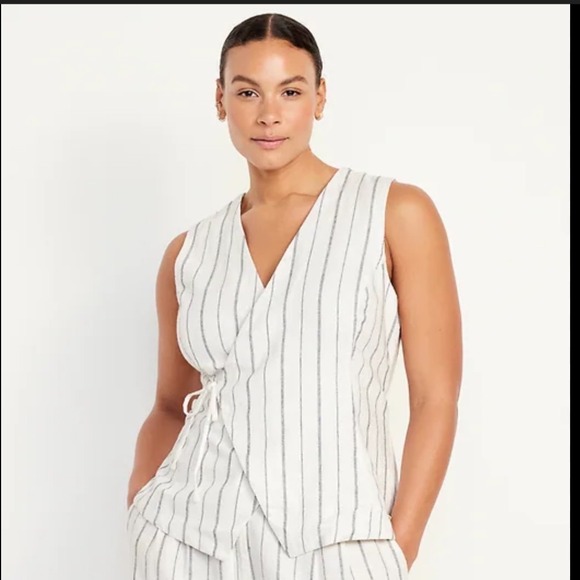 Old Navy Tops - Old Navy Womens XL Ivory Navy Blue Striped Sleeveless Side Tie Wrap Vest Linen